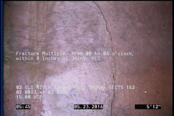 Fracture Multiple, from 08 to 04 o'clock, within 8 inches of joint: YES