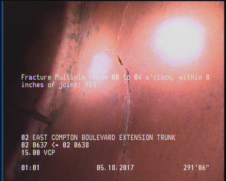 Fracture Multiple, from 08 to 04 o'clock, within 8 inches of joint: YES