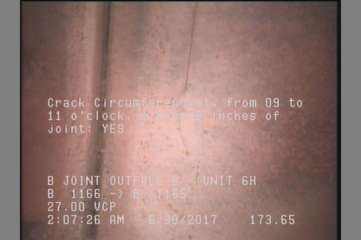Crack Circumferential, from 09 to 11 o'clock, within 8 inches of joint: YES