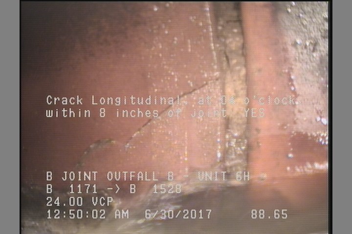 Crack Longitudinal, at 04 o'clock, within 8 inches of joint: YES