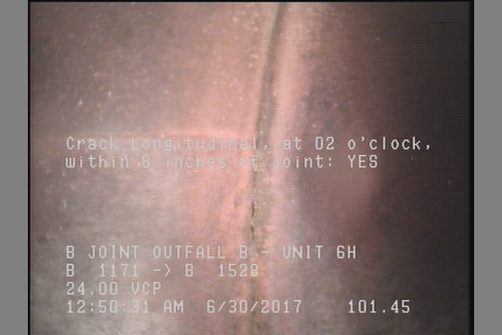 Crack Longitudinal, at 02 o'clock, within 8 inches of joint: YES