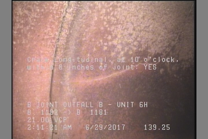 Crack Longitudinal, at 10 o'clock, within 8 inches of joint: YES