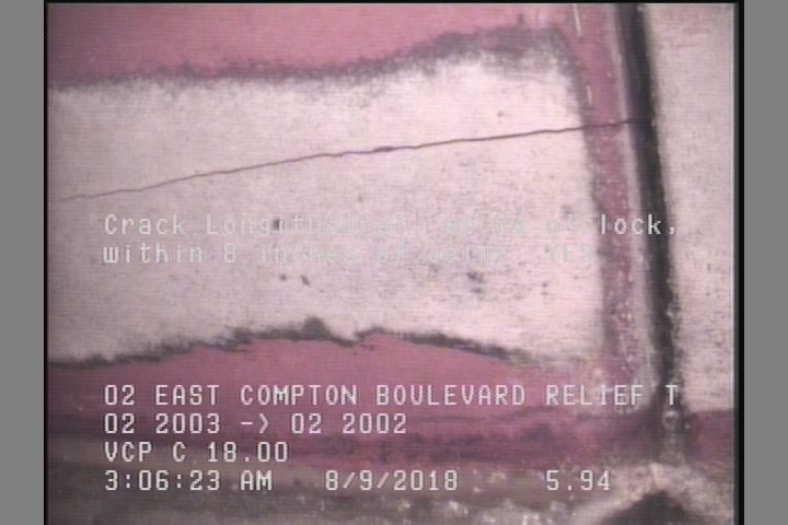 Crack Longitudinal, at 04 o'clock, within 8 inches of joint: YES