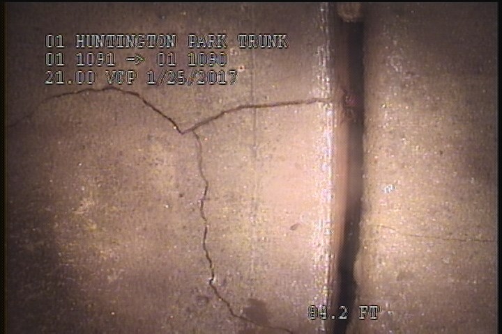 Crack Multiple, from 12 to 01 o'clock, within 8 inches of joint: YES