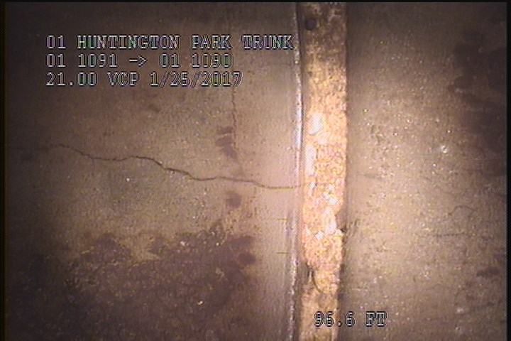 Crack Longitudinal, at 11 o'clock, within 8 inches of joint: YES