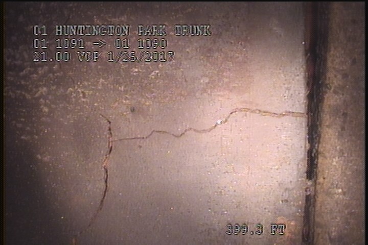 Fracture Spiral, from 01 to 03 o'clock, within 8 inches of joint: YES