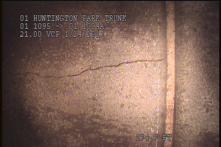 Crack Longitudinal, at 11 o'clock, within 8 inches of joint: YES