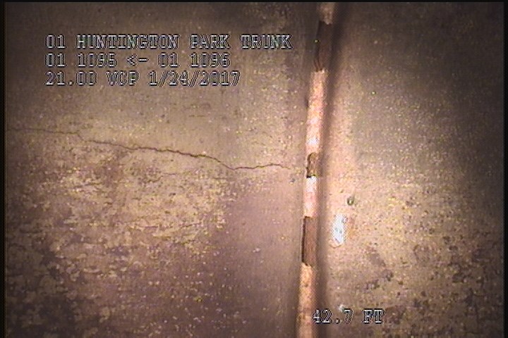 Crack Longitudinal, at 12 o'clock, within 8 inches of joint: YES