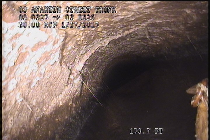 Surface Spalling, from 10 to 02 o'clock, within 8 inches of joint: YES - PEELING CONCRETE THROUGHOUT REACH