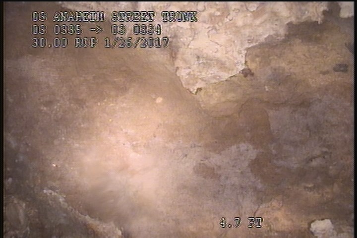 Surface Missing Wall, from 09 to 11 o'clock, within 8 inches of joint: YES, Start - SOIL VISIBLE