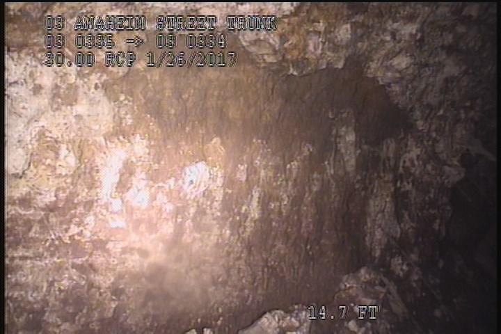 Surface Missing Wall, from 09 to 11 o'clock, within 8 inches of joint: YES - SOIL VISIBLE