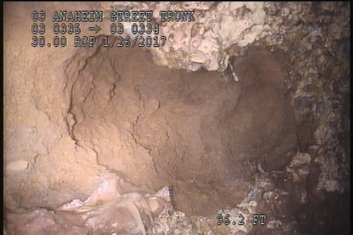 Surface Missing Wall, from 09 to 11 o'clock, within 8 inches of joint: YES - VOID SOIL VISIBLE