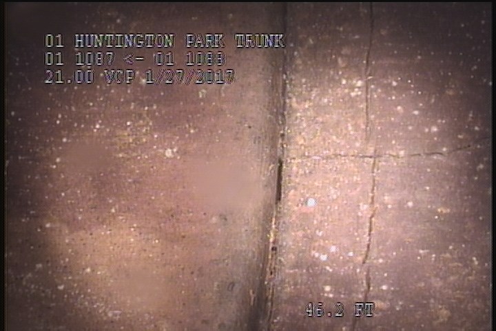 Crack Longitudinal, at 11 o'clock, within 8 inches of joint: YES