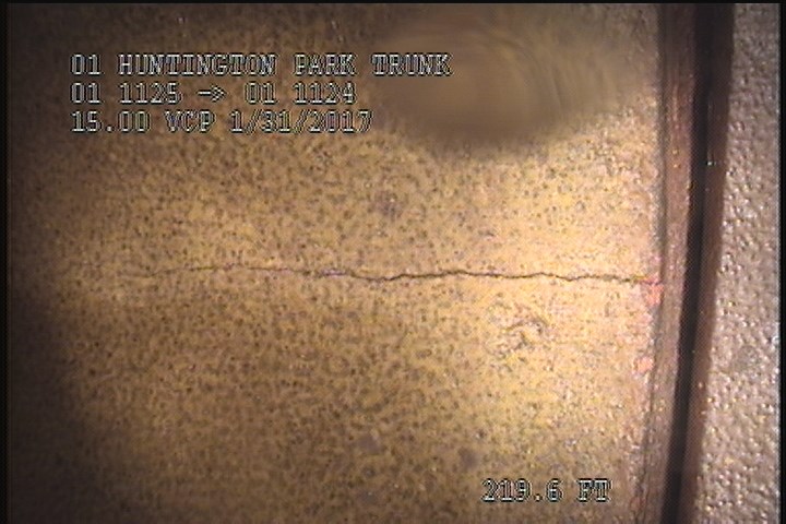 Crack Longitudinal, at 02 o'clock, within 8 inches of joint: YES