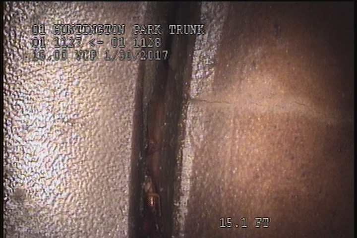 Crack Longitudinal, at 03 o'clock, within 8 inches of joint: YES