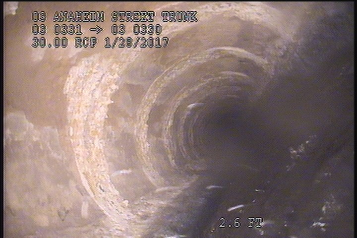 Surface Missing Wall, from 09 to 03 o'clock, within 8 inches of joint: YES - SOIL VISIBLE