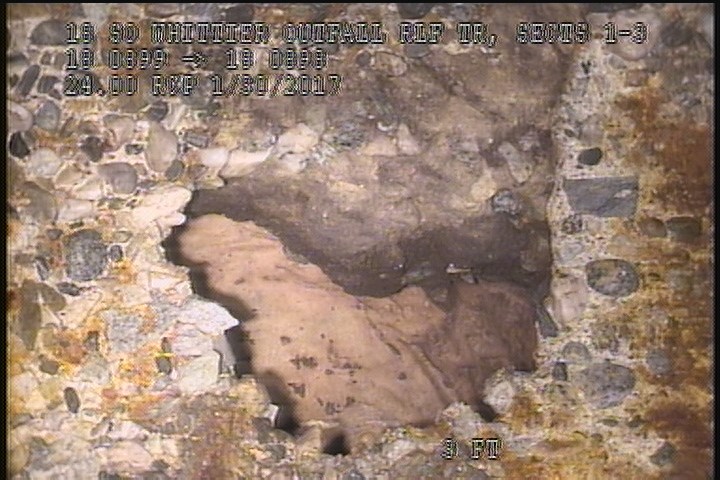 Surface Missing Wall, at 01 o'clock, within 8 inches of joint: NO - SOIL VISIBLE