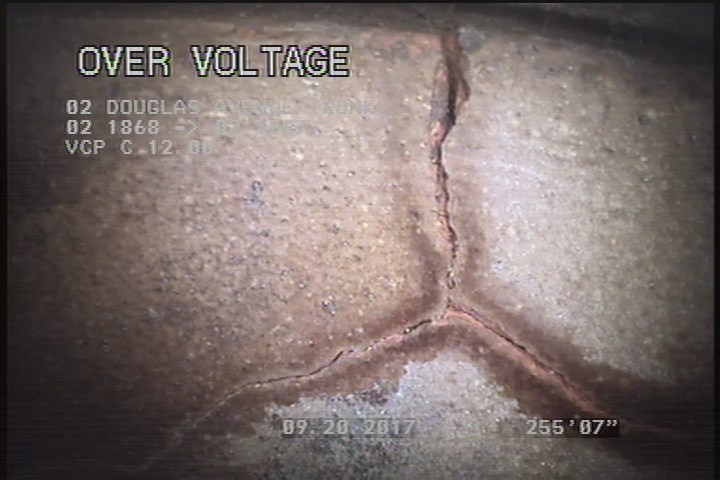 Fracture Multiple, from 08 to 04 o'clock, within 8 inches of joint: YES - SL8IGHT