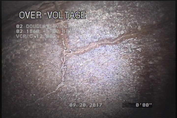 Fracture Multiple, from 09 to 04 o'clock, within 8 inches of joint: YES - SLIGHT