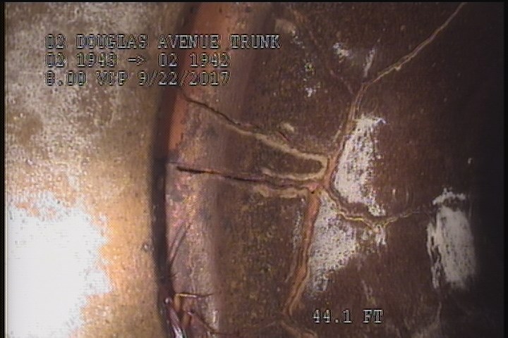 Fracture Multiple, from 08 to 01 o'clock, within 8 inches of joint: YES