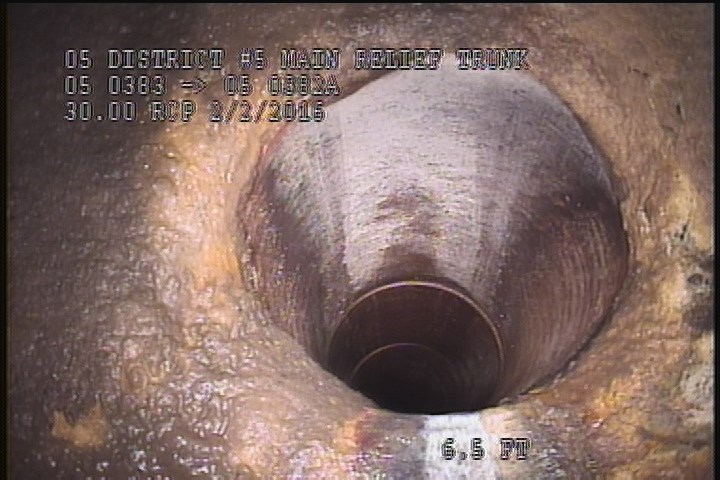 General Observation - ACTIVE CONN. INSIDE THE MH. @ 09 O'CLOCK