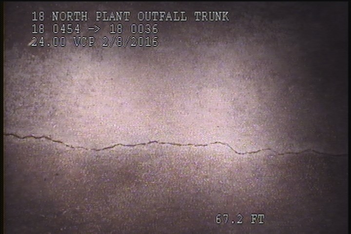 Fracture Longitudinal, at 12 o'clock, within 8 inches of joint: YES, Start - SLIGHT