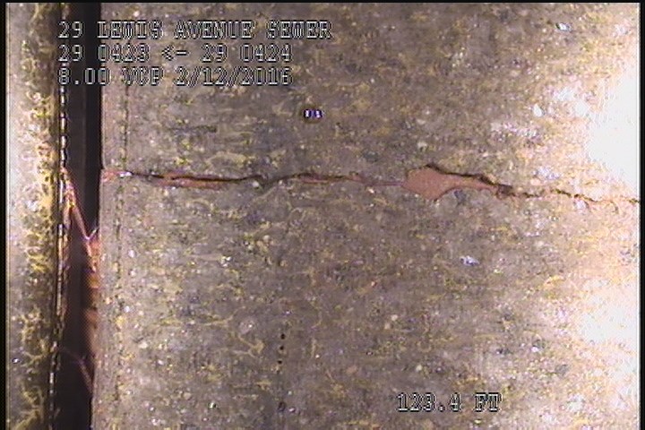 Crack Longitudinal, at 01 o'clock, within 8 inches of joint: YES
