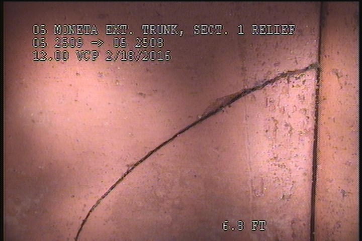 Fracture Circumferential, from 02 to 05 o'clock, within 8 inches of joint: YES - POSSIBLY BROKEN, SITTING IN IT'S PLACE