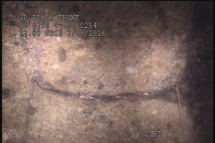 Fracture Multiple, from 09 to 01 o'clock, within 8 inches of joint: YES
