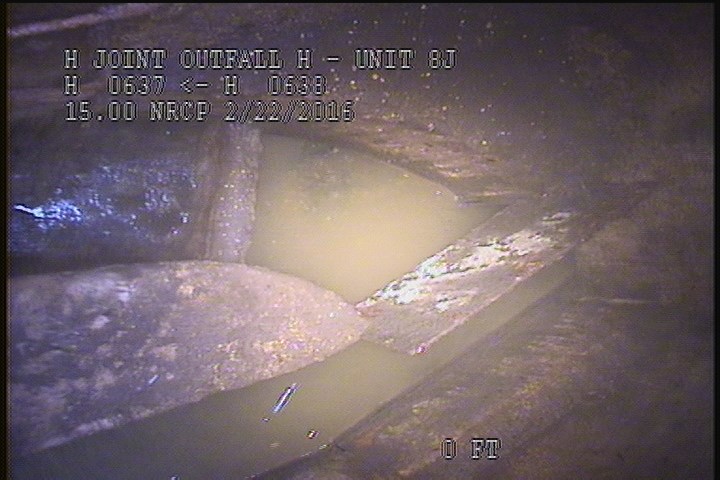 General Observation - WEIR INSIDE THE MH. @ 06 O'CLOCK