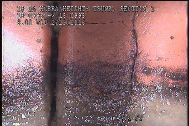 Fracture Circumferential, from 03 to 09 o'clock, within 8 inches of joint: YES - SLIGHT