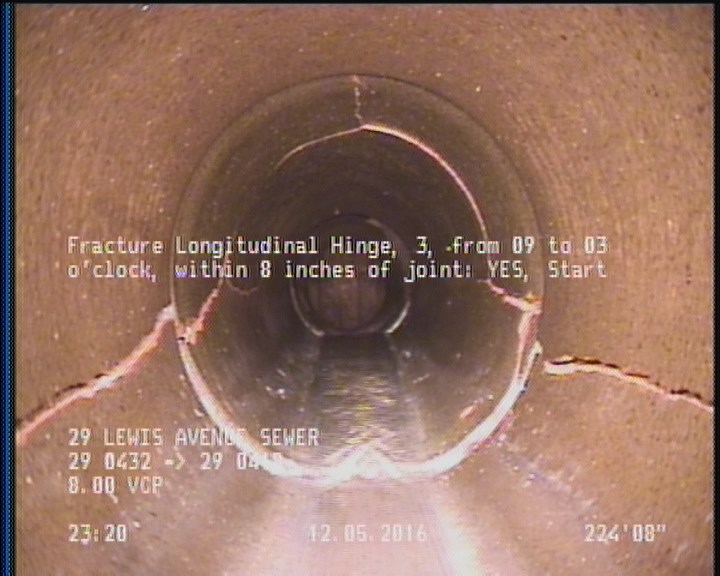 Fracture Longitudinal Hinge, 3, from 09 to 03 o'clock, within 8 inches of joint: YES, Start