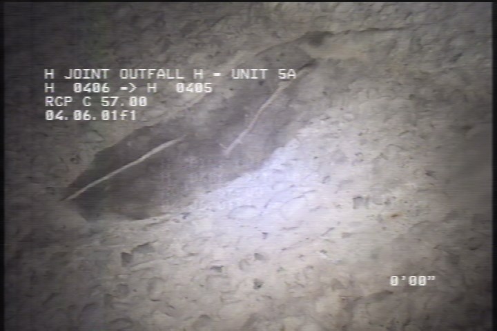 Surface Missing Wall, at 12 o'clock, within 8 inches of joint: YES