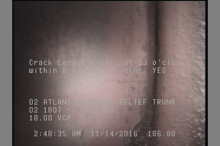 Crack Longitudinal, at 03 o'clock, within 8 inches of joint: YES
