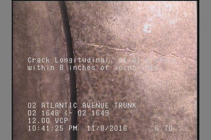 Crack Longitudinal, at 01 o'clock, within 8 inches of joint: YES
