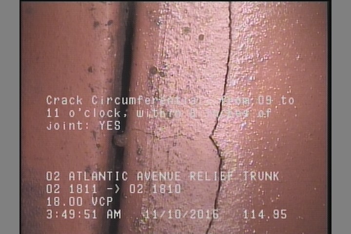 Crack Circumferential, from 09 to 11 o'clock, within 8 inches of joint: YES