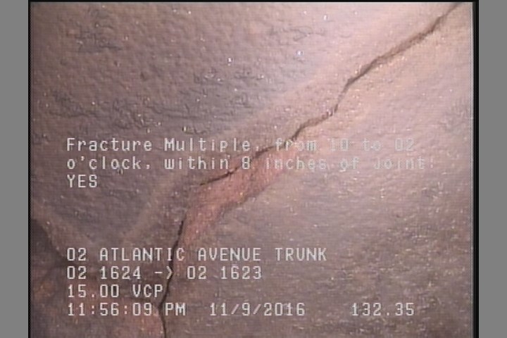 Fracture Multiple, from 10 to 02 o'clock, within 8 inches of joint: YES