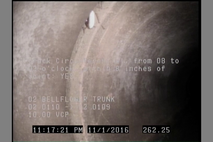 Crack Circumferential, from 08 to 02 o'clock, within 8 inches of joint: YES