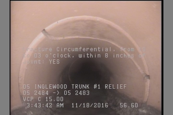 Fracture Circumferential, from 10 to 03 o'clock, within 8 inches of joint: YES
