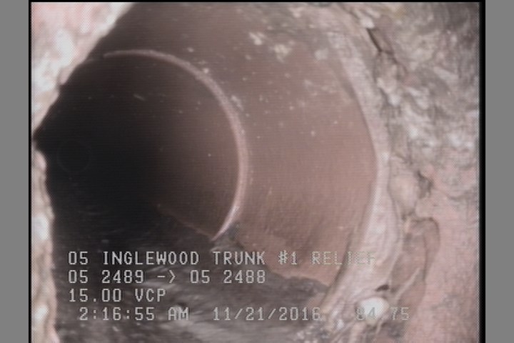 Tap Break-In, at 10 o'clock, -, within 8 inches of joint: NO, 6"