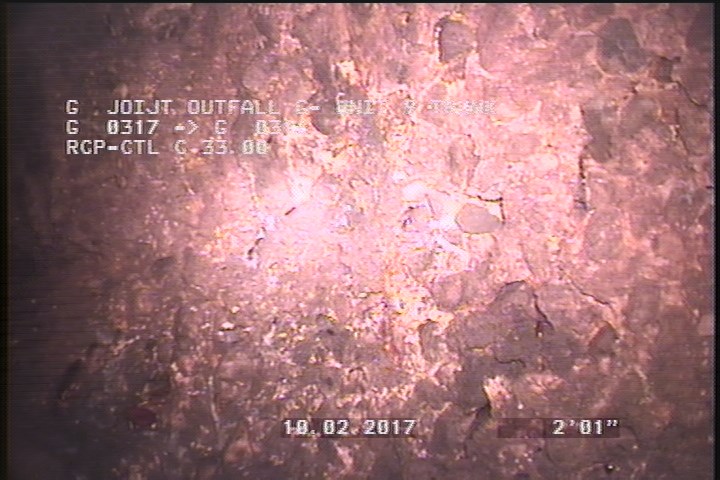 Surface Aggregate Missing, from 08 to 04 o'clock, within 8 inches of joint: YES, Start - SEVERE AGG AREAS OF MISSING TILES