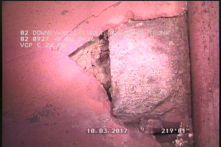 Hole Soil Visible, at 03 o'clock, within 8 inches of joint: YES - 1" X1"