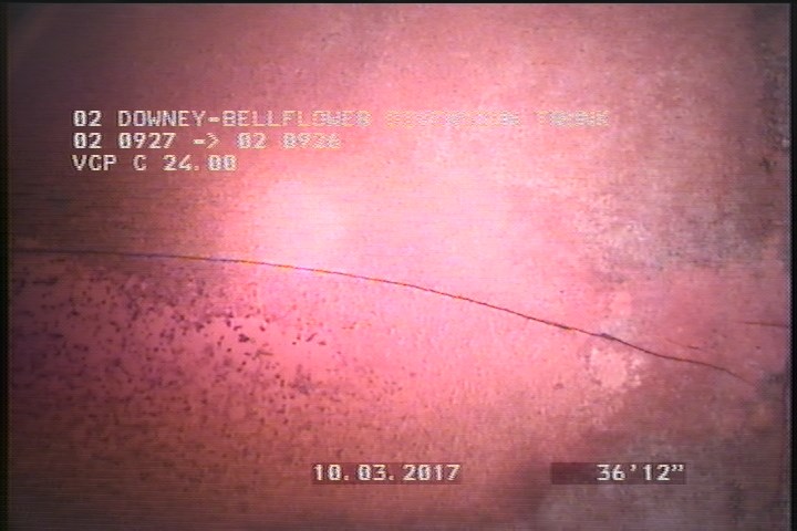 Fracture Longitudinal, at 12 o'clock, within 8 inches of joint: YES, Start - SLIGHT