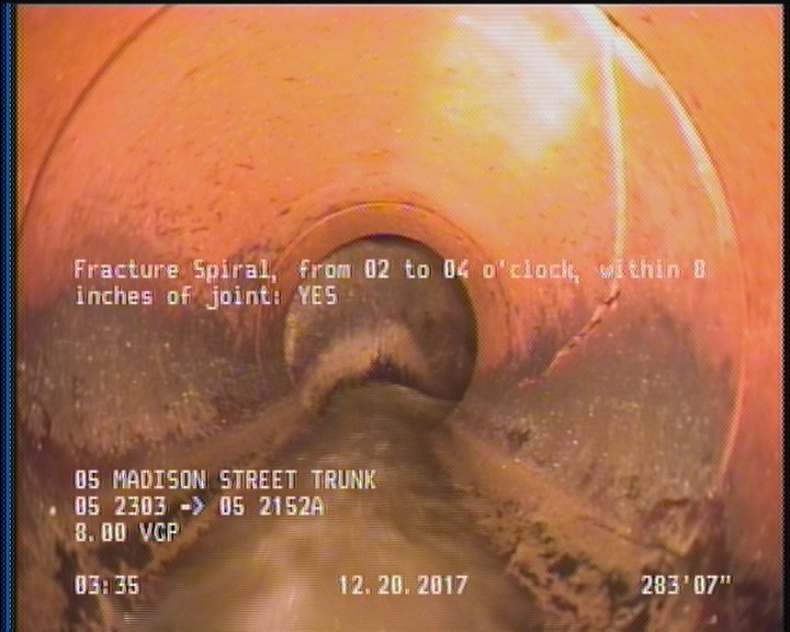 Fracture Spiral, from 02 to 04 o'clock, within 8 inches of joint: YES