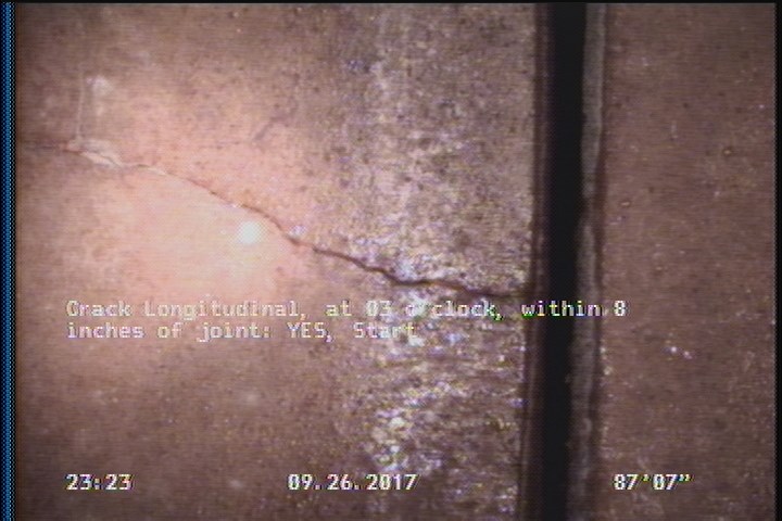Crack Longitudinal, at 03 o'clock, within 8 inches of joint: YES, Start