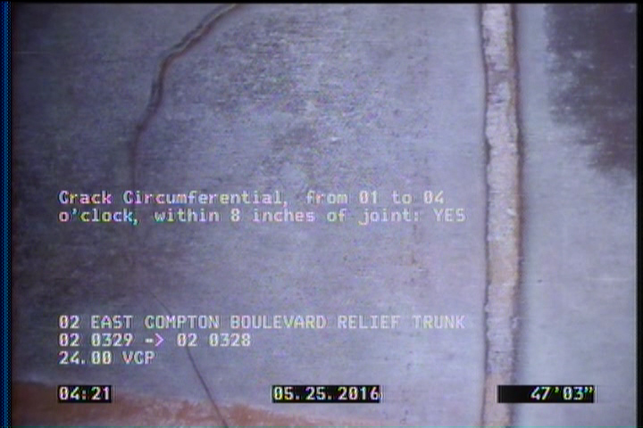 Crack Circumferential, from 01 to 04 o'clock, within 8 inches of joint: YES