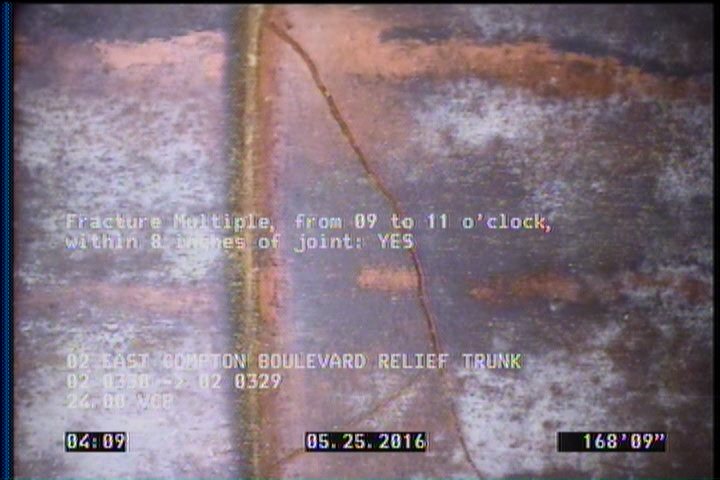 Fracture Multiple, from 09 to 11 o'clock, within 8 inches of joint: YES