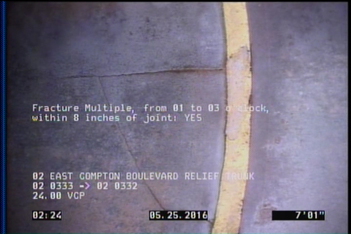 Fracture Multiple, from 01 to 03 o'clock, within 8 inches of joint: YES