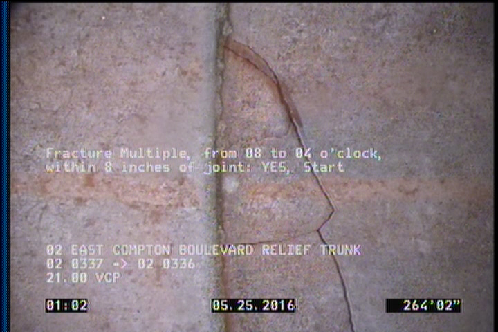 Fracture Multiple, from 08 to 04 o'clock, within 8 inches of joint: YES