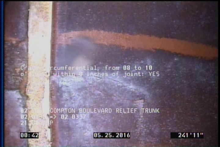 Crack Circumferential, from 08 to 10 o'clock, within 8 inches of joint: YES